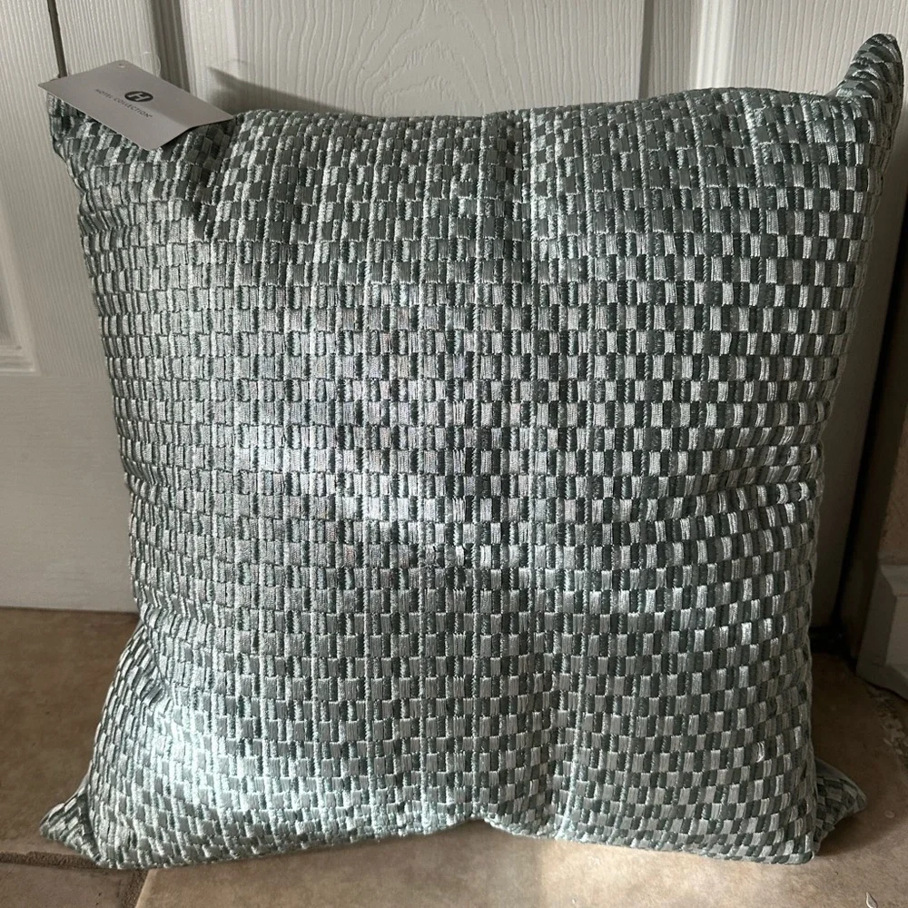 Hotel Collection 18 x 18 teal layered frame pillow NWT
